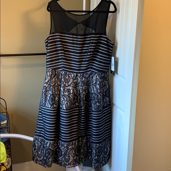 Party dress - Picture 3 of 8